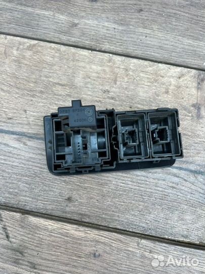 Кнопка регулировки света Renault Fluence 1.6 2014