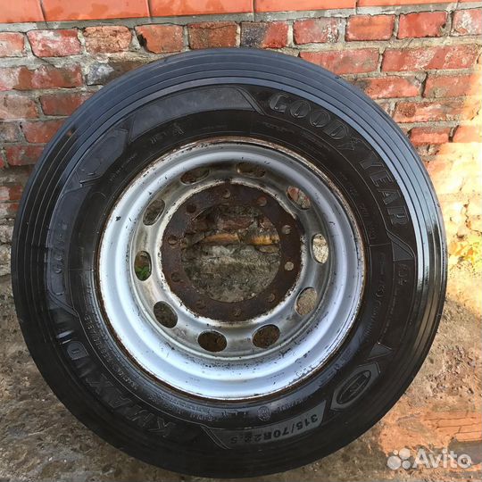 Грузовая шина 315 70 r 22.5 с диском