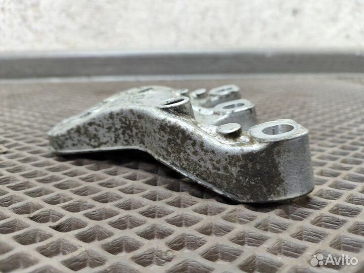 Кронштейн двигателя правый Volkswagen Polo Sed Rus