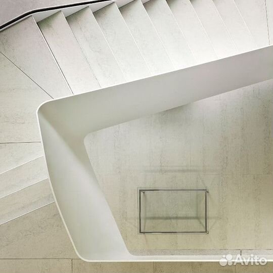 Лестница из искусственного камня акрил и кварц