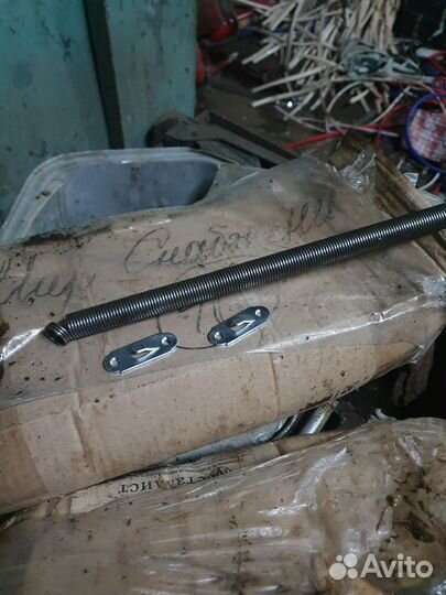 Пружина дверная