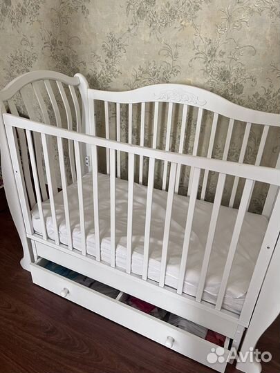 Детская кроватка Гандылян с маятником