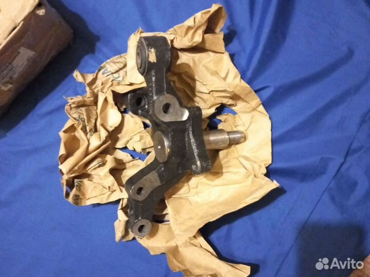 Кулак задний правый Chevrolet Leganza Daewoo