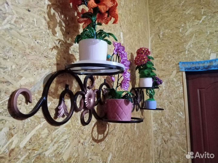 Подставка для цветов настенная