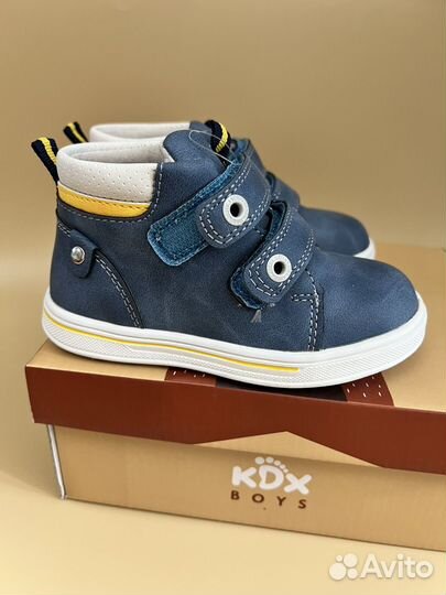 Ботинки для мальчика 24