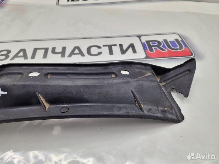 Подкрылок задний правый Nissan Tino V10 QG18DE