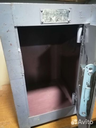 Сейф металлический