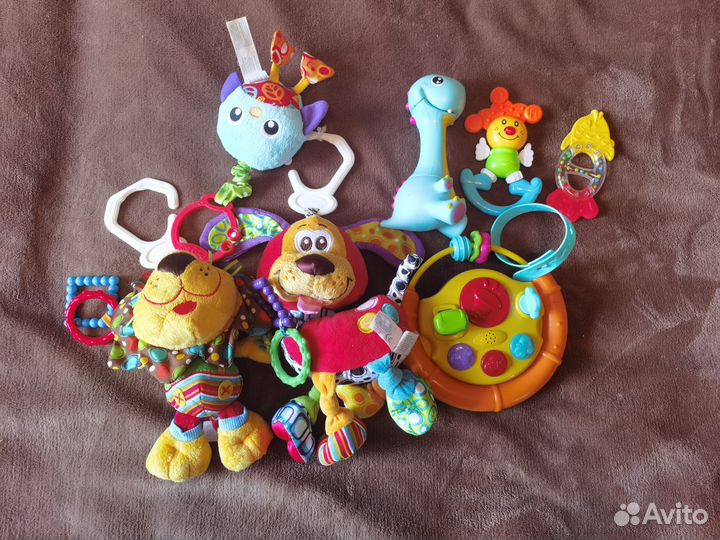 Мобиль на кроватку и игрушки