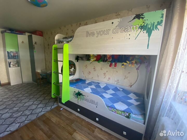 Двухъярусная кровать