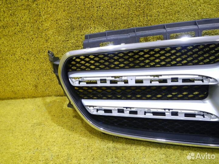 Решетка радиатора Mercedes-Benz E-Class