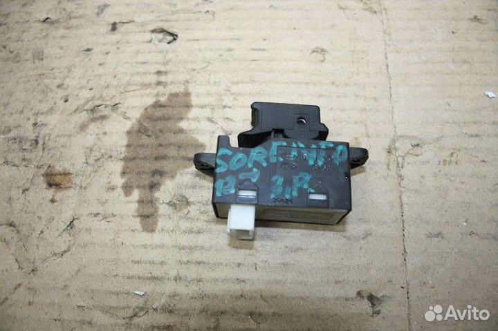 Кнопка стеклоподъемника KIA sorento 2009