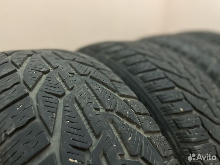 Kormoran Snow 215/55 R17 98V