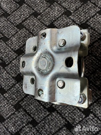 Поворотный кронштейн опорного колеса 48 мм