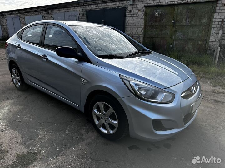 Hyundai Solaris 1.6 AT, 2012, битый, 139 000 км