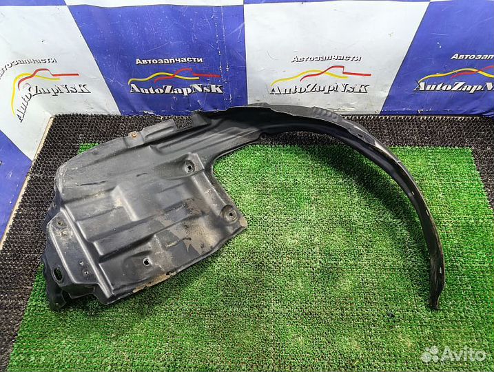 Подкрылок передний левый Toyota Hilux