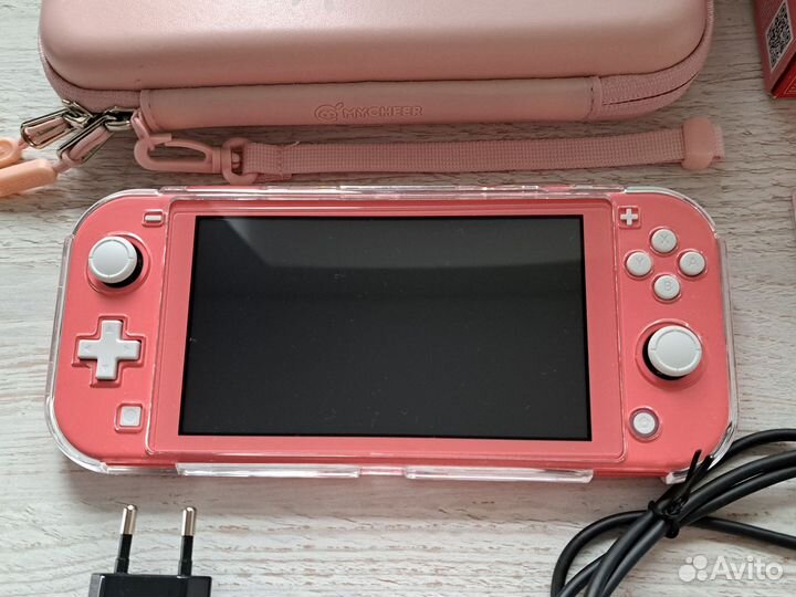 Nintendo Switch Lite с игрой Animal Crossing