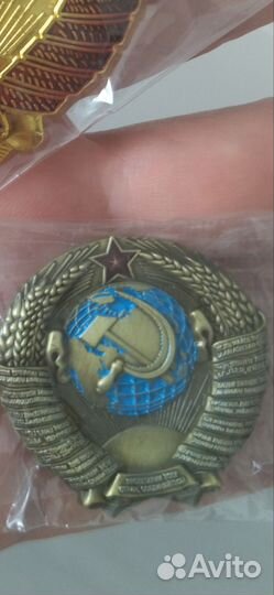 Значок Герб СССР, Герб России и значки из СССР