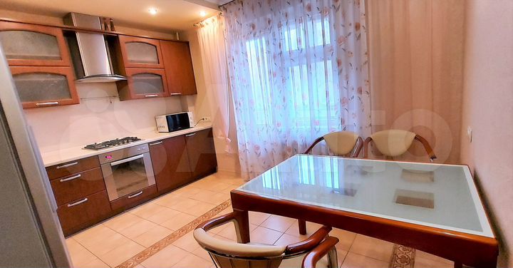 3-к. квартира, 107,3 м², 2/10 эт.