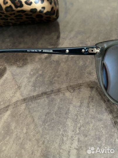 Солнцезащитные очки женские Guess