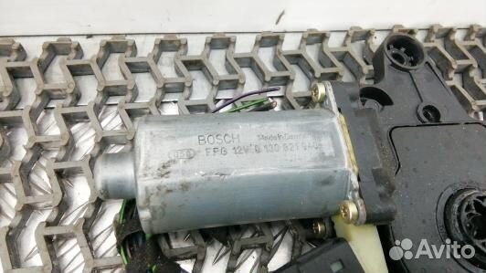 Моторчик стеклоподъемника переднего правого merced