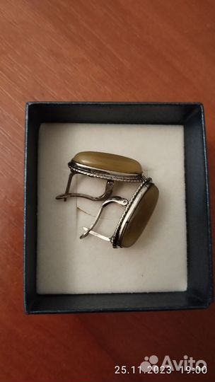 Бижутерия.броши.кулоны