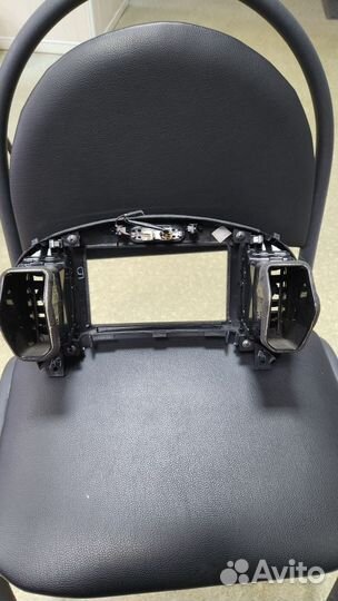 Рамка магнитолы Nissan Juke F15 (2011-2019) M1048