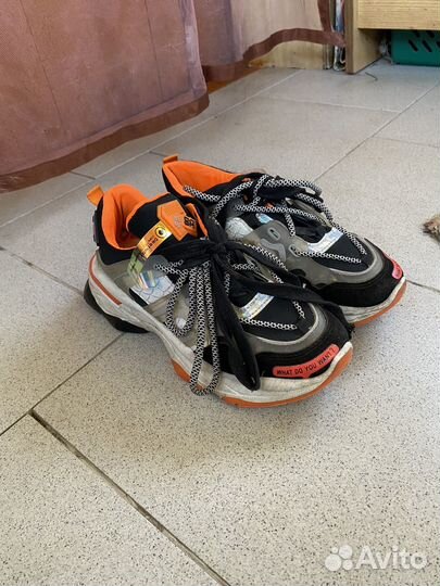 Кроссовки женские