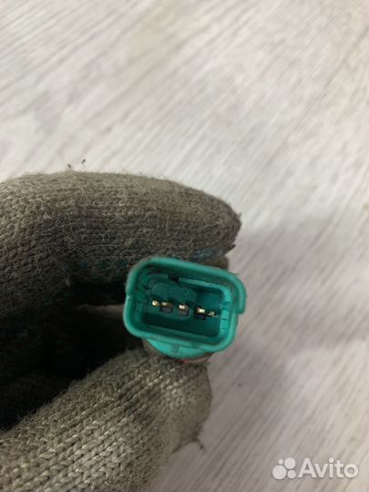 Датчик заднего хода Nissan terrano D10