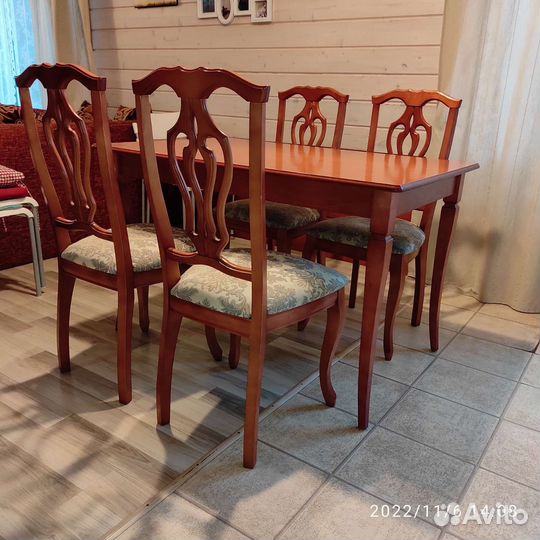 Стол и стулья