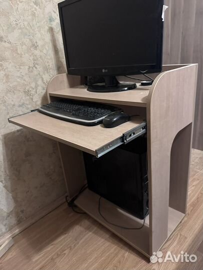 Компьютерный стол