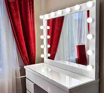 Туалетный столик для макияжа и гримёрное зеркало