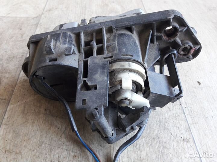 Кнопка открывания крышки багажника Mercedes W220