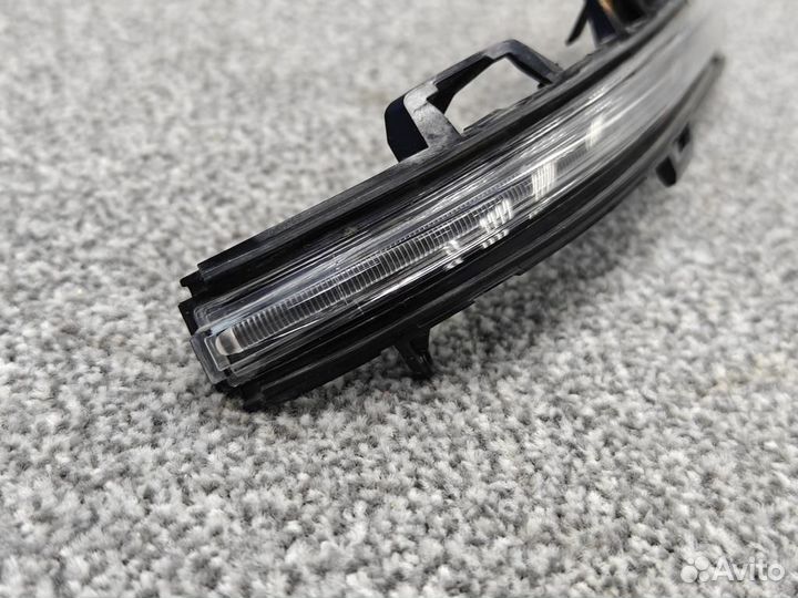 Повторитель поворота правого зеркала BMW X5 G05