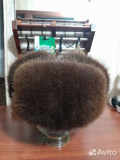 Две мужские зимние шапки ушанки и кепка