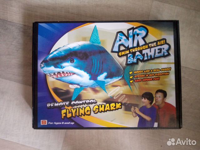 Акула надувная на пульте управления