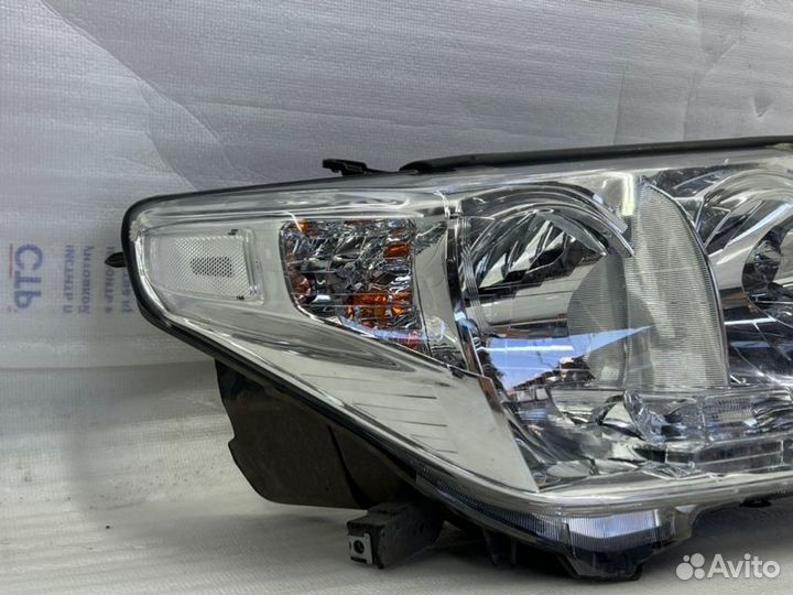 Фара галоген передняя правая Toyota Land Cruiser
