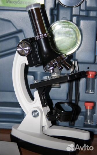 Микроскоп Микромед 100х-900х в кейсе