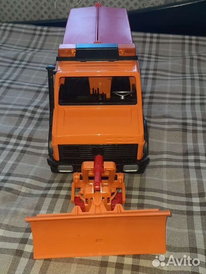 Bruder снегоуборочная машина