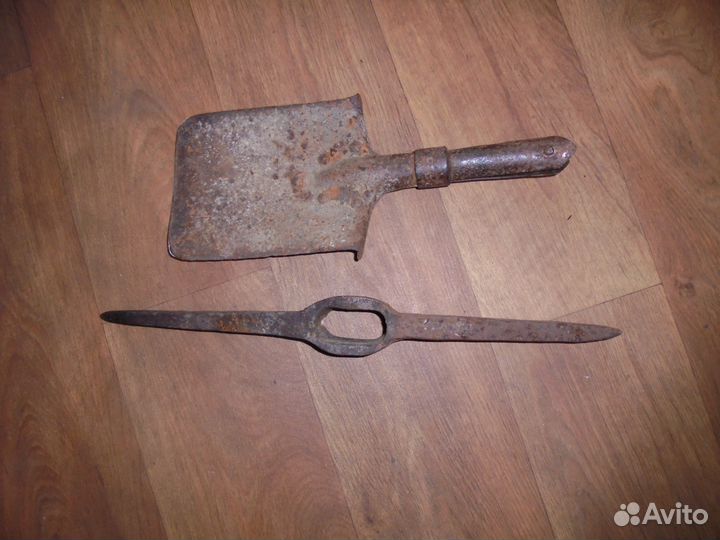 Лопата саперная 1917 год и кирка, кайло
