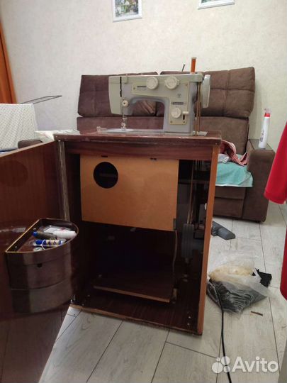 Швейная машина Подольск 142