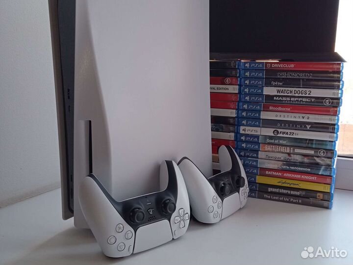 PlayStation 5 (Новая) 2 Джойстика I UFC I FIFA