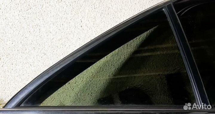 Стекло двери задней правой (форточка) Toyota Camry