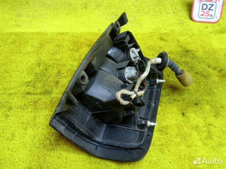 Стоп-сигнал задний левый Nissan Terrano