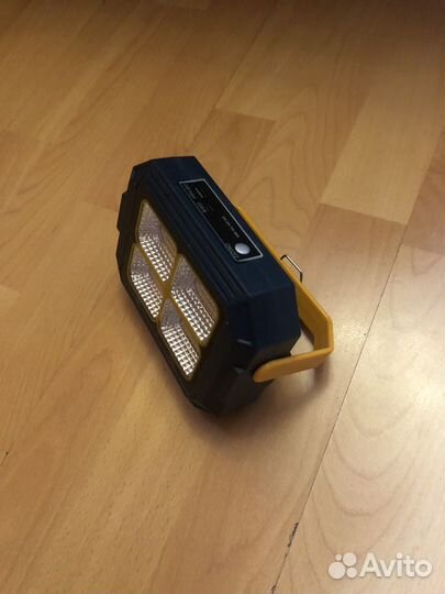 Аккумуляторный прожектор на солнечной батареи