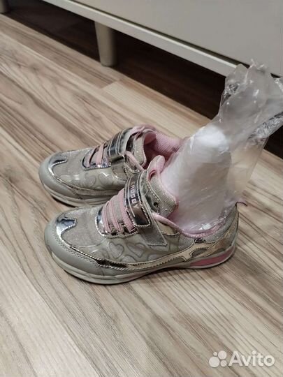Кроссовки для девочки