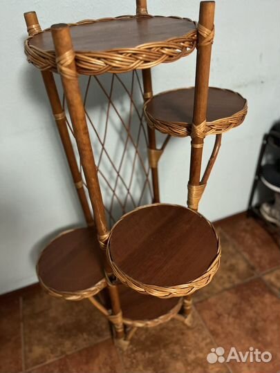 Подставка для цветов плетеная