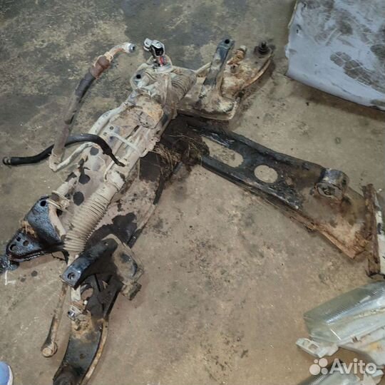 Подрамник на кия кларус 2л