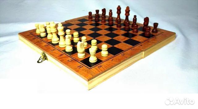 Шахматы нарды шашки из дерева новые разные