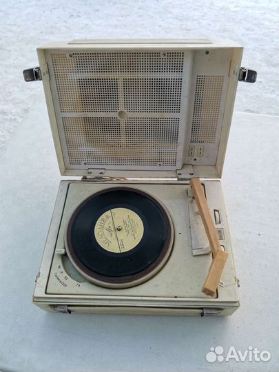Проигрыватель пластинок концертный 3