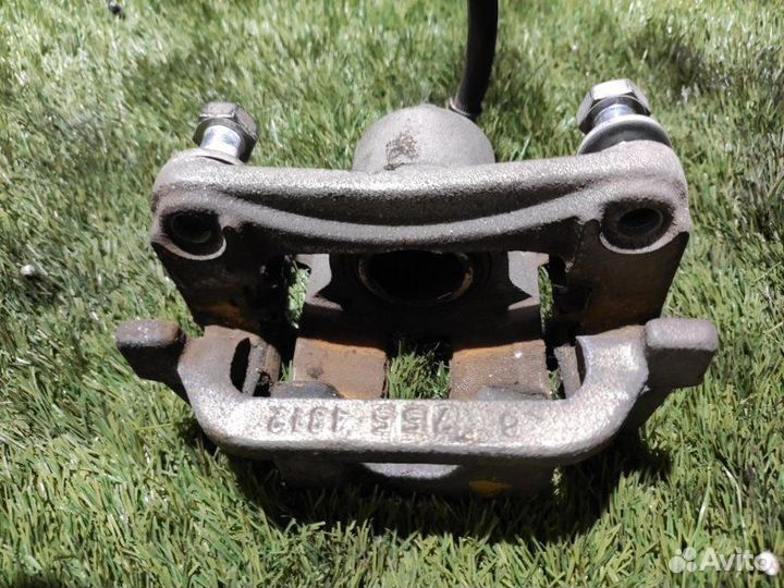 Суппорт тормозной задний правый Infiniti G35 V35